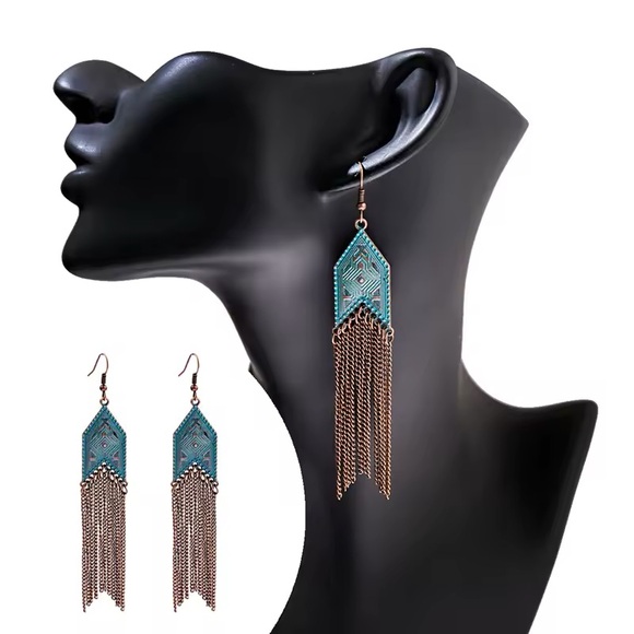 Jewelry - GIVEdAWAY 💝 NEW Elegant Teal and Chain Dangle Earrings